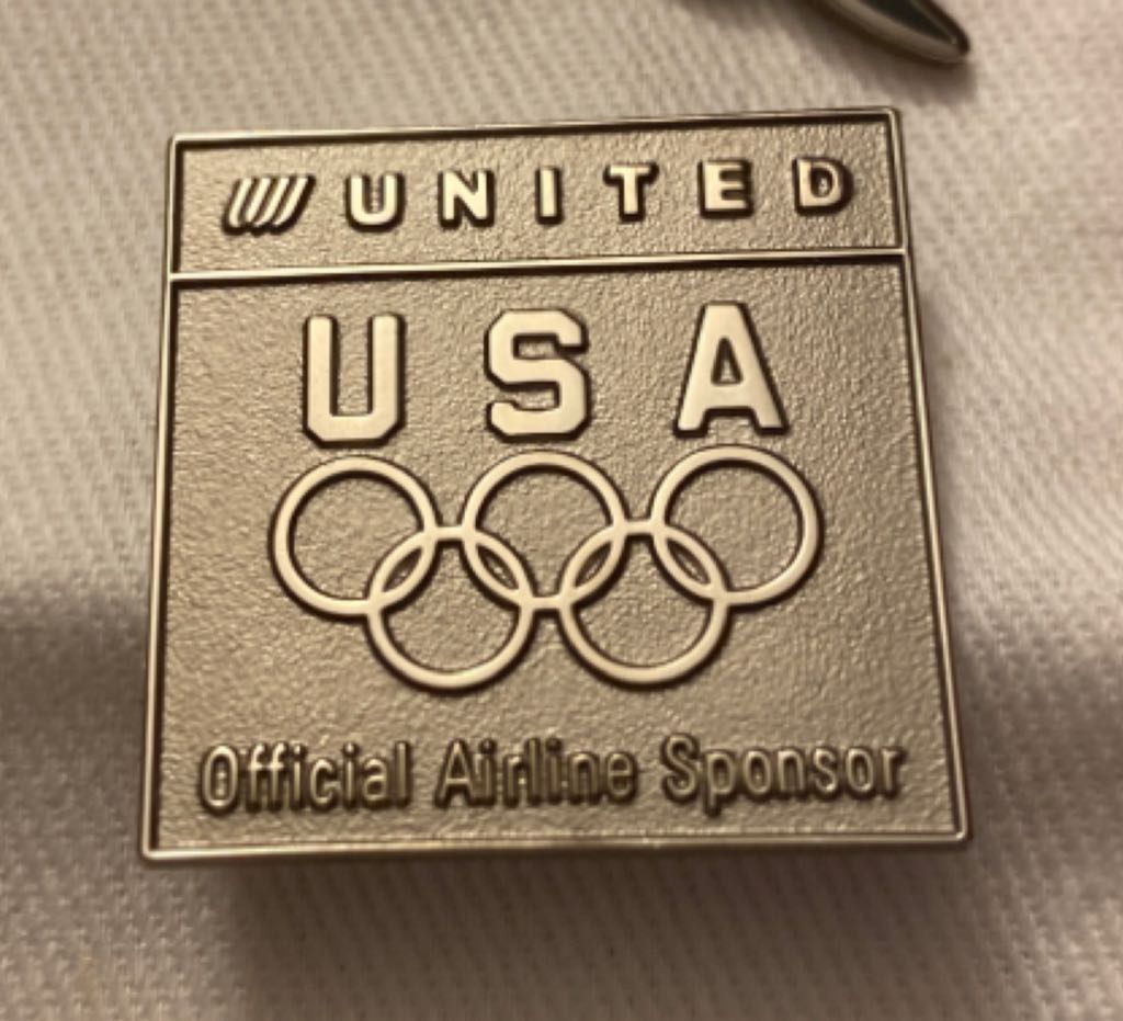 One Family Park Languages & Friends Ensemble De Pin’s Mystère Set Familie