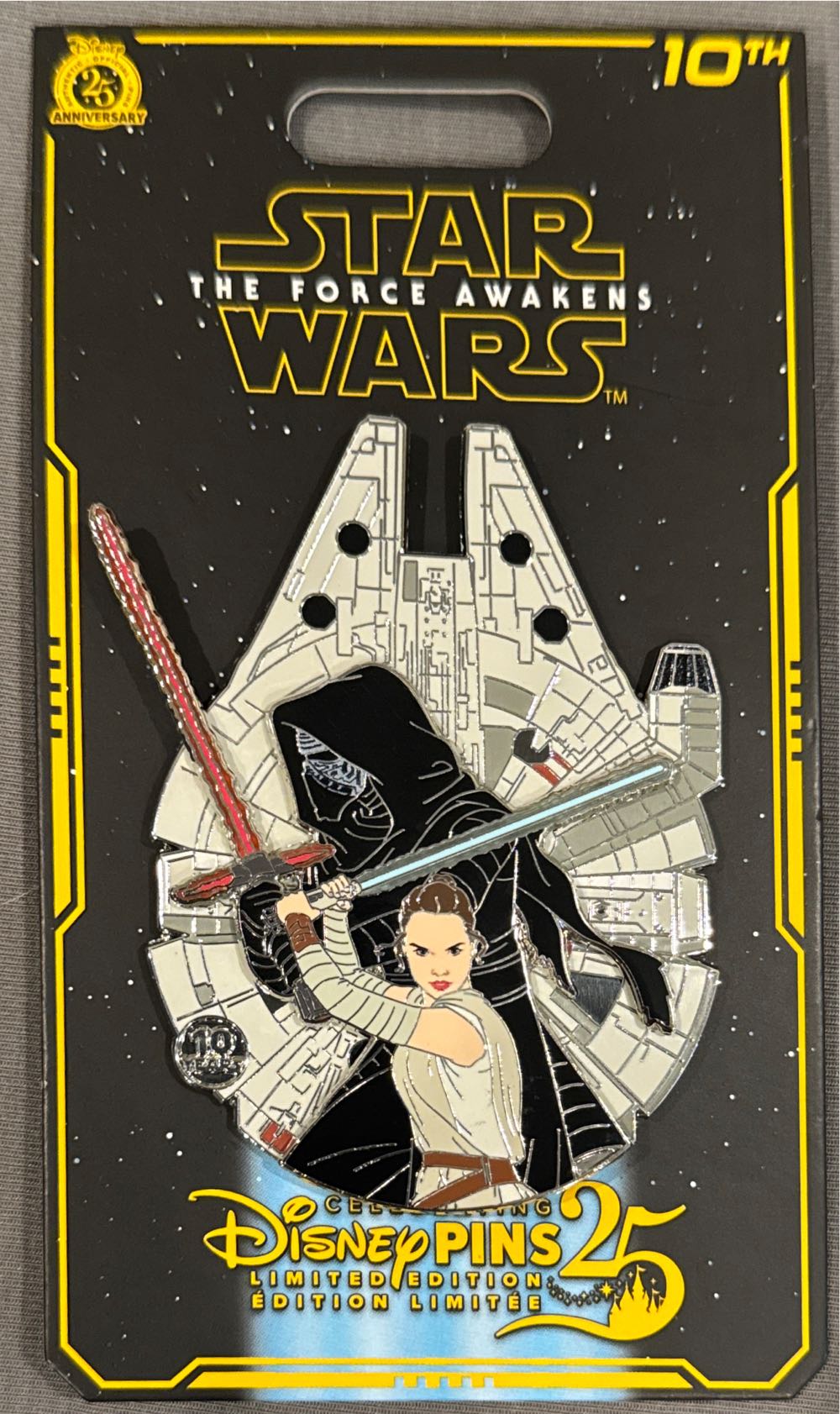 Star Wars 10th: The Force Awakens Millennium Falcon - 3D & Jumbo pin collectible - Main Image 3