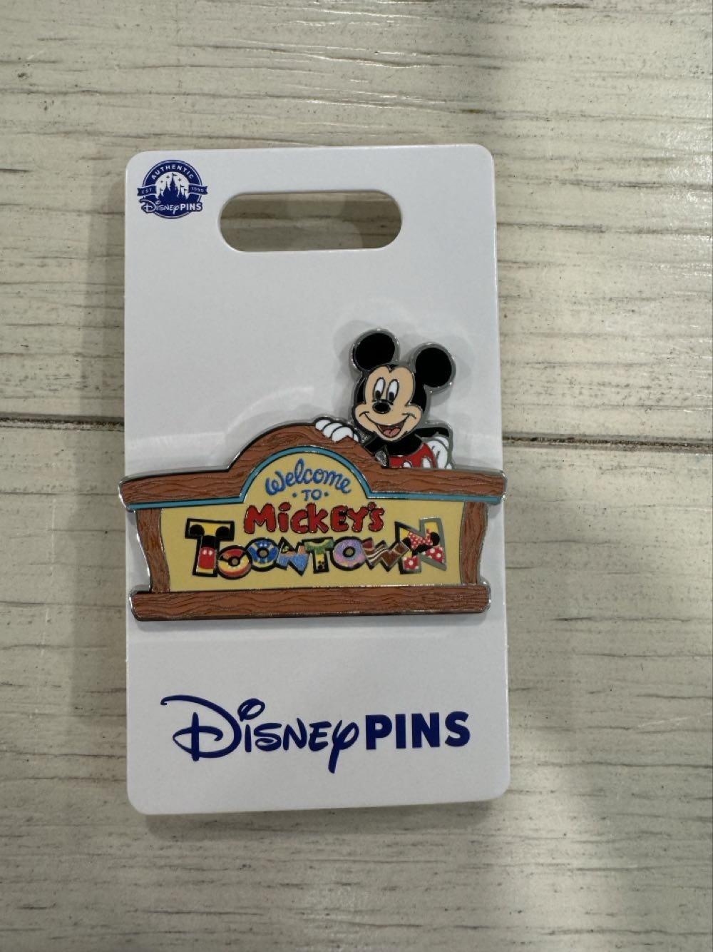 Mickey’s Toontown  pin collectible [Barcode 400957068533] - Main Image 2