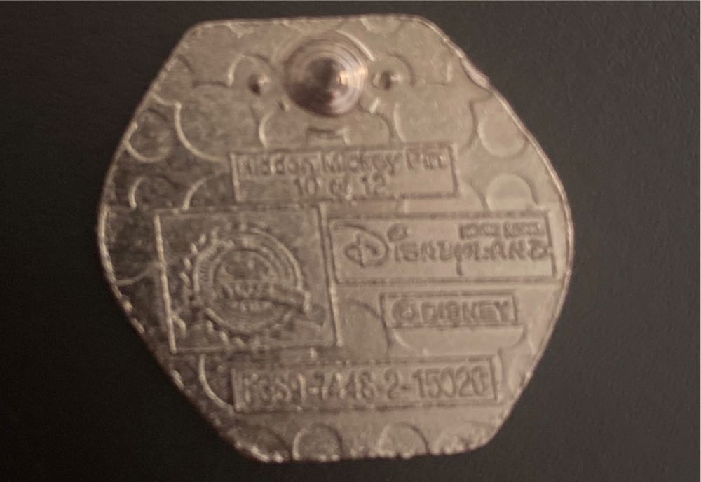 Elsa Hong Kong Disneyland Hidden Mickey  pin collectible - Main Image 2