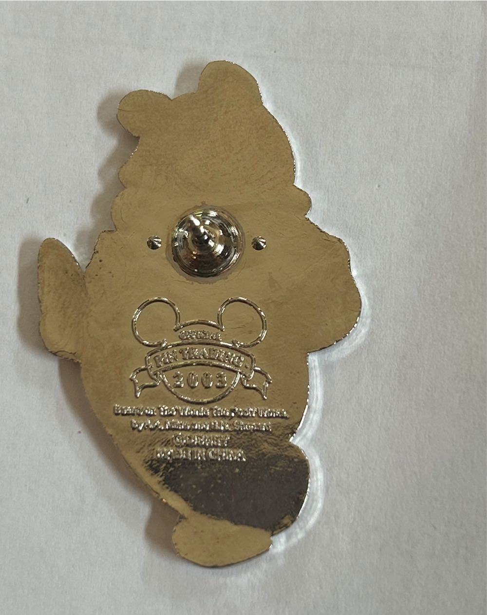 Winniw The Pooh And Butterfly  pin collectible - Main Image 2
