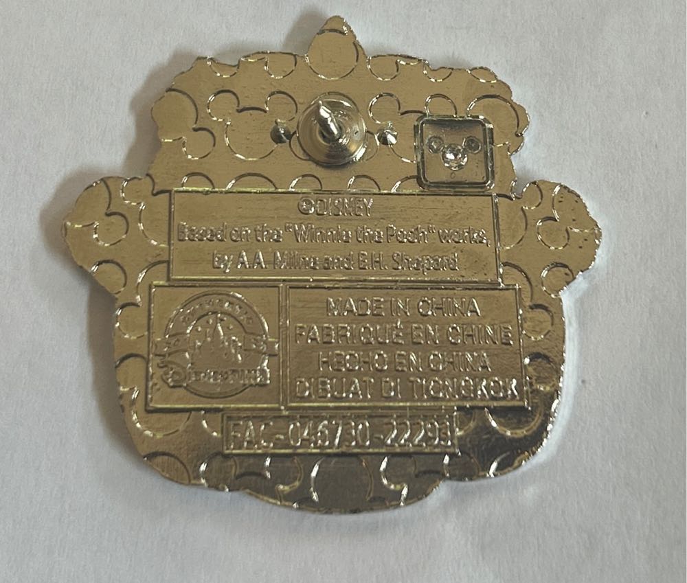 Winnie The Pooh Savory Series  pin collectible - Main Image 2