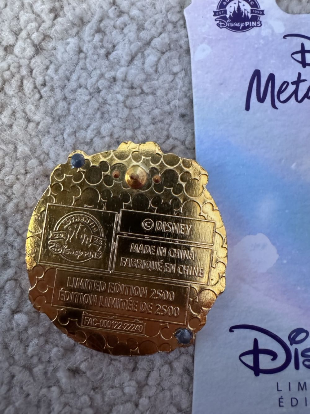 Snow White - Metal Magic - Metallic pin collectible [Barcode 400957417324] - Main Image 2