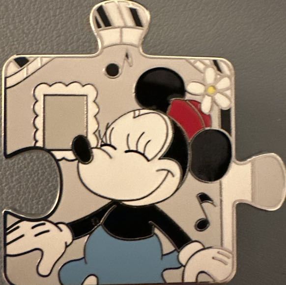Mickey & Friends Piano Character Connection Mystery Pin Collection - Limited Edition pin collectible [Barcode 400956968827] - Main Image 4