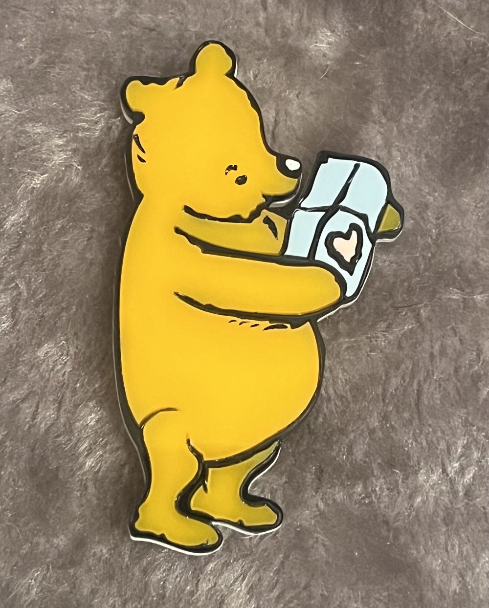 Danger Monkey Designs - The Gift of Love (Winnie the Pooh) - Brooch pin collectible - Main Image 2