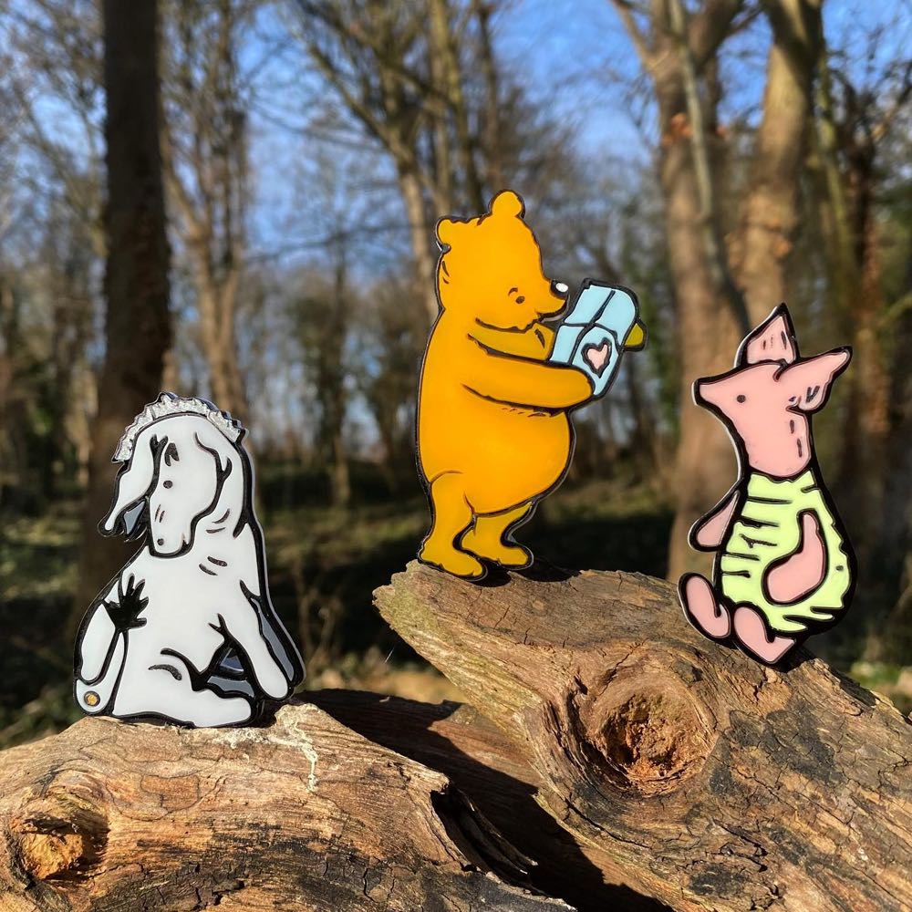 Danger Monkey Designs - The Gift of Love (Winnie the Pooh) - Brooch pin collectible - Main Image 3