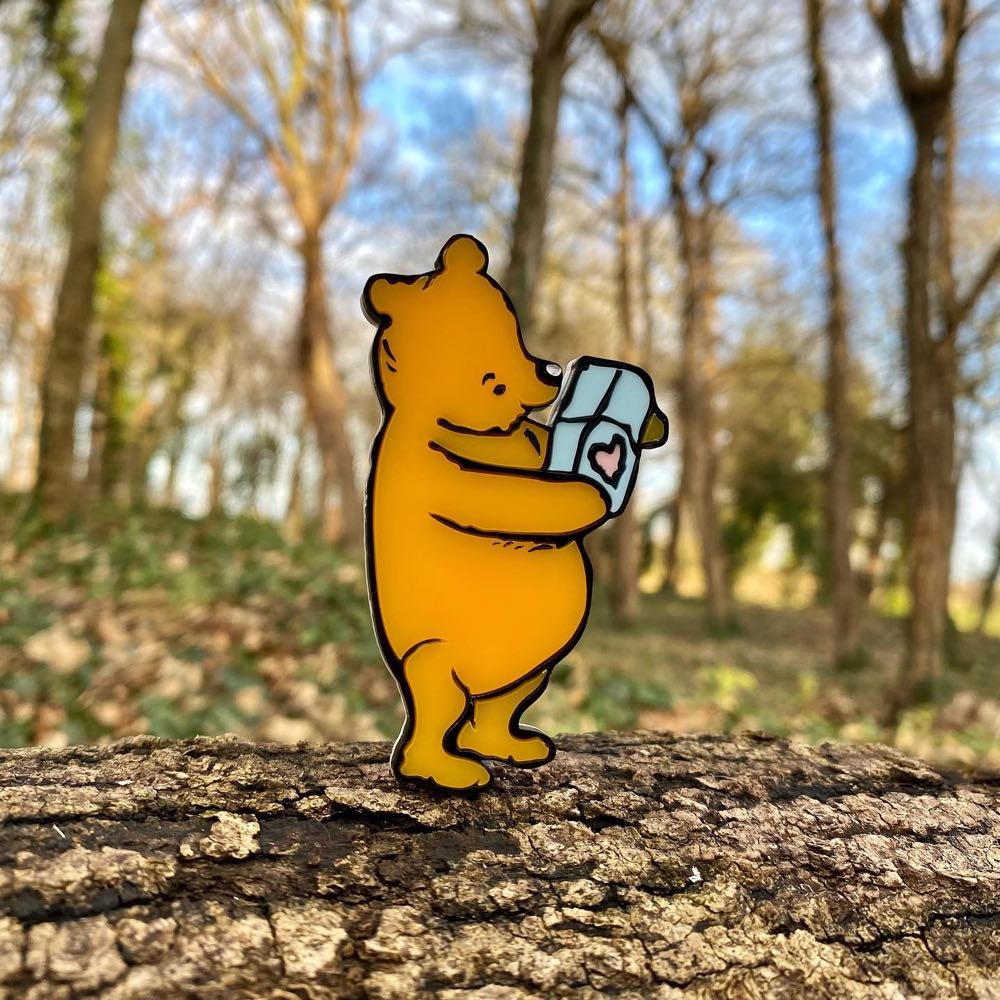 Danger Monkey Designs - The Gift of Love (Winnie the Pooh) - Brooch pin collectible - Main Image 4