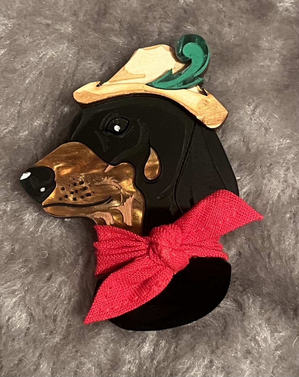 MukkaChunks - Magnus the Dachshund - Brooch pin collectible - Main Image 2
