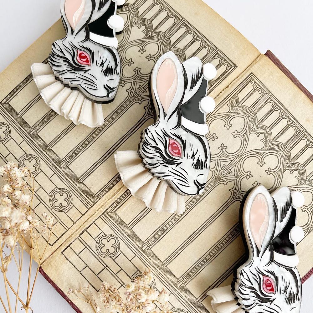 MukkaChunks - Pierro the Bunny - Brooch pin collectible - Main Image 4