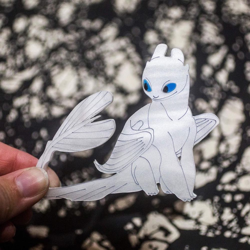 Just Dandy - Light Fury Dragon - Brooch pin collectible - Main Image 3