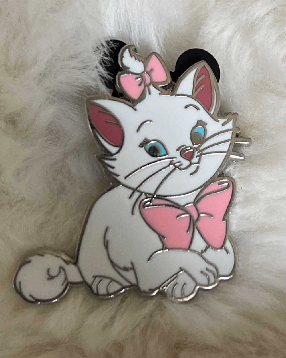 Disney Cats The Aristocat’s Marie   pin collectible - Main Image 1