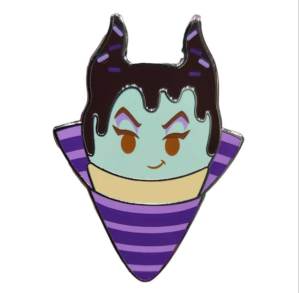 Chip & Dale - Dressed At Peter Pan And Captain Hook