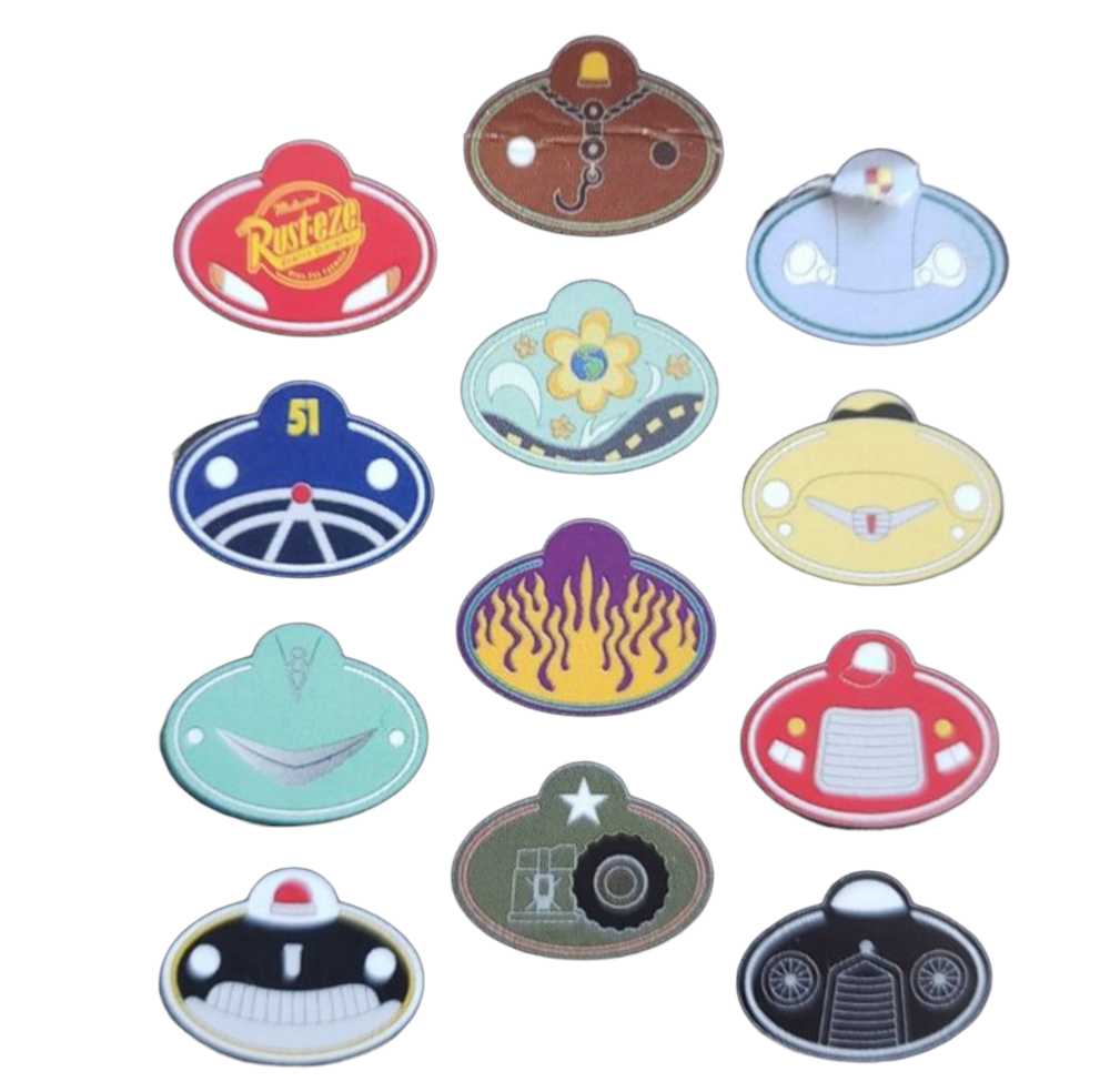 Doc Hudson - What’s My Name? - Badges Mystery Collection - Cars  pin collectible [Barcode 400919916339] - Main Image 2