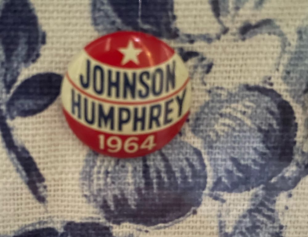 Minnie Half Heart Pin