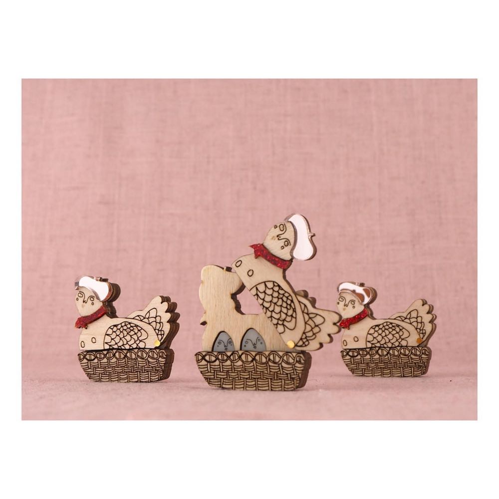 Lou Clarke - Three French Hens (2020) - Brooch pin collectible - Main Image 2