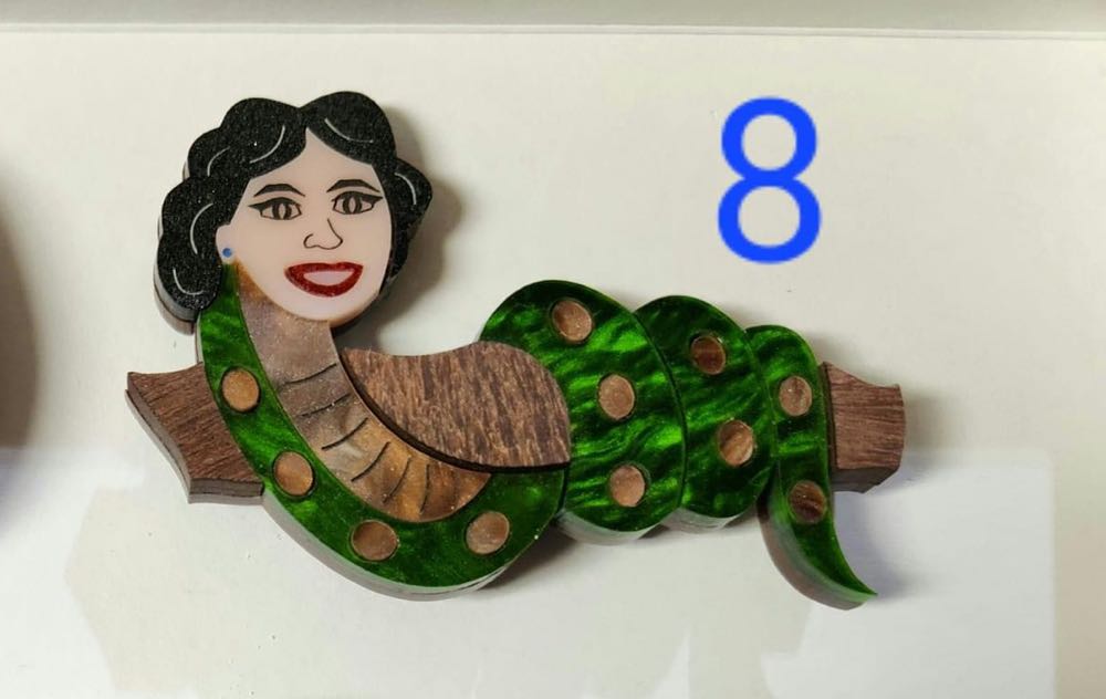 Switchblade Maid - Serpentina - Brooch pin collectible - Main Image 2