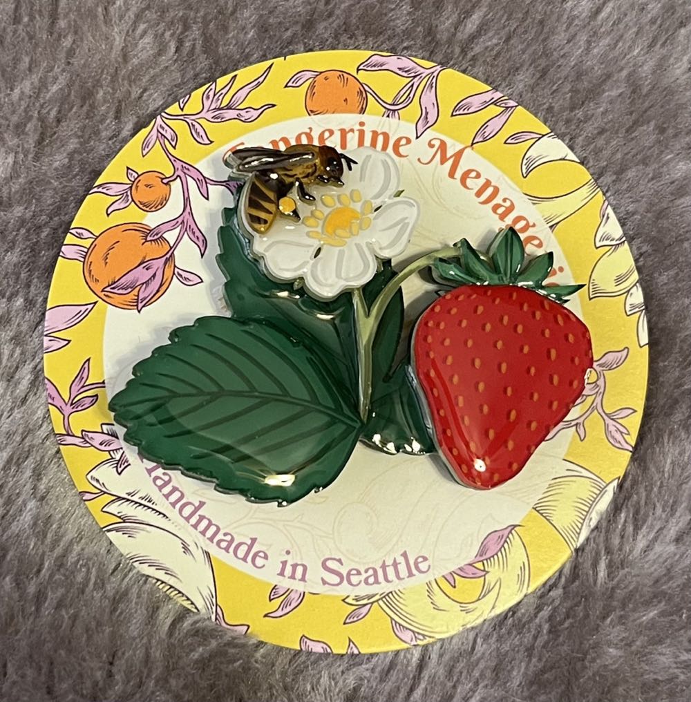 Tangerine Menagerie - Strawberry - Brooch pin collectible - Main Image 3