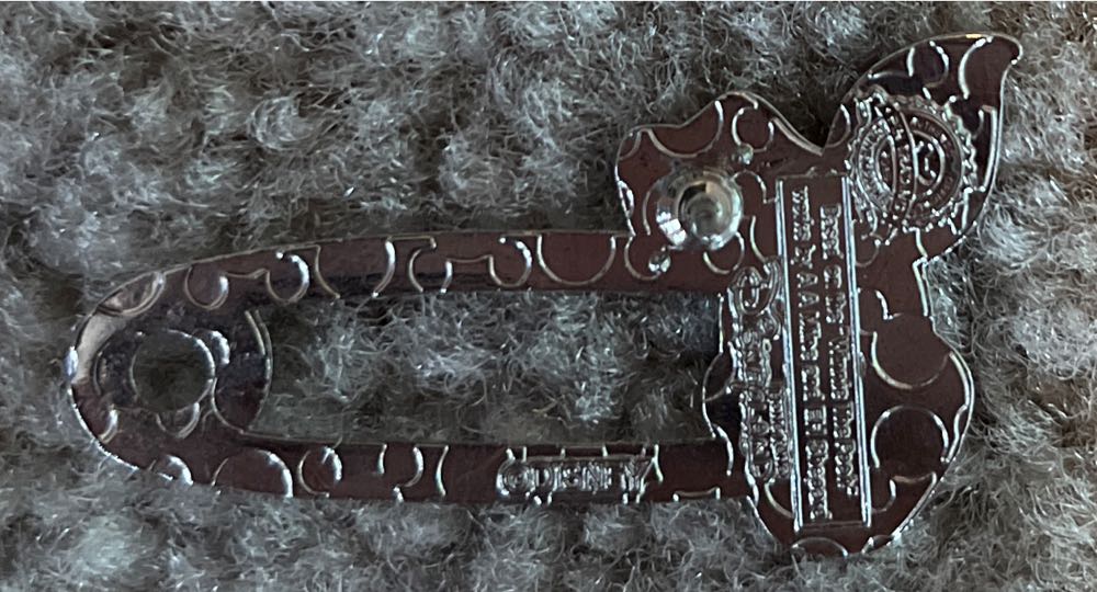 Safety Pin - Piglet  pin collectible - Main Image 2