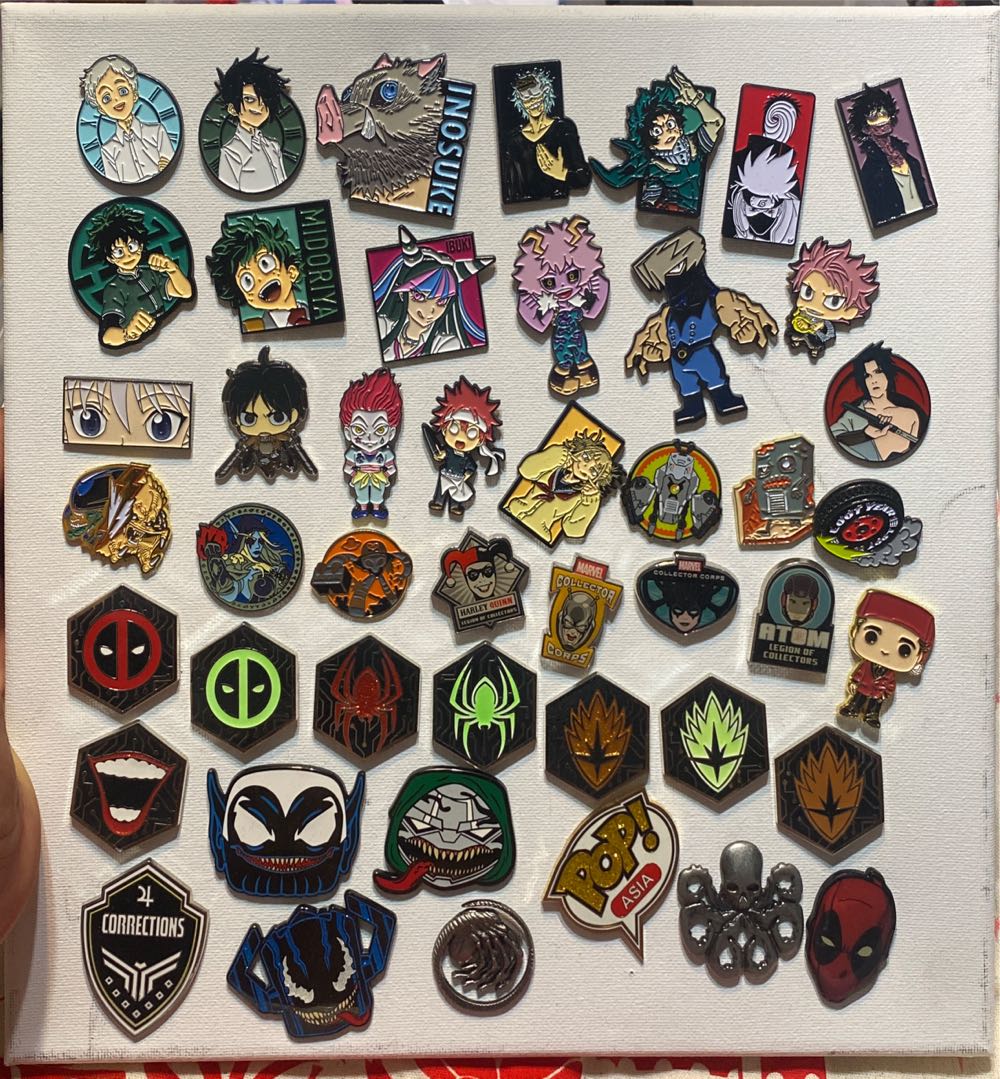 Lot 3  pin collectible - Main Image 2