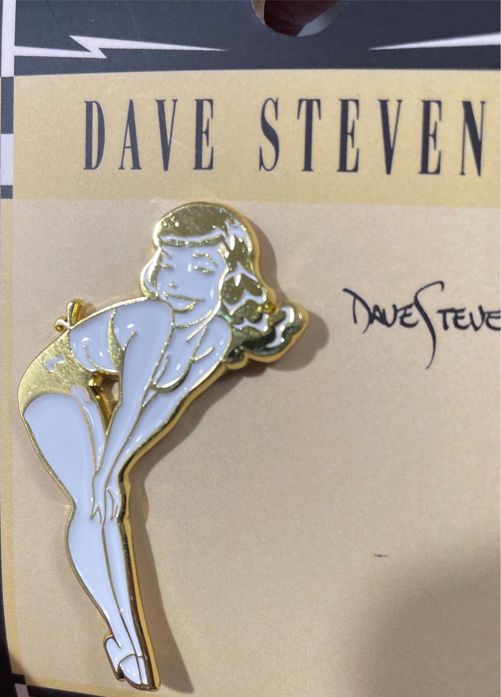 “Betty” SDCC ‘23 Exclusive 151/200 - San Diego Comic-Con Exclusive pin collectible - Main Image 3