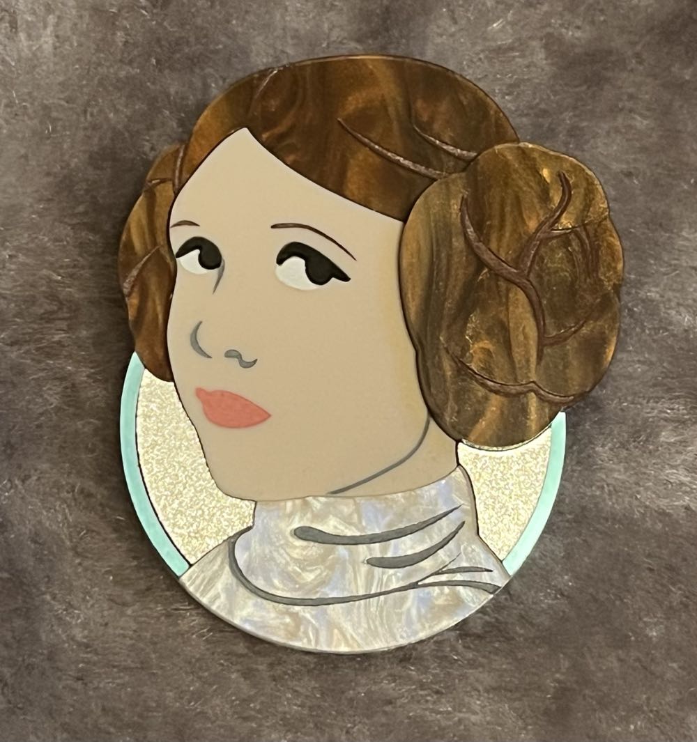TMOMJ - Leia - Brooch pin collectible - Main Image 2