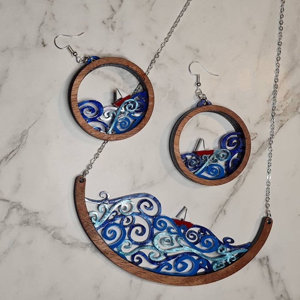 Arty Octopus - Wave Scape Necklace - Necklace pin collectible - Main Image 2