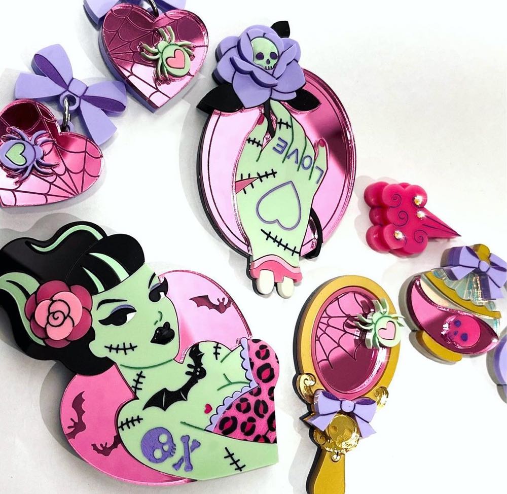 TMOMJ - Undead Delila (statement size) - Brooch pin collectible - Main Image 3