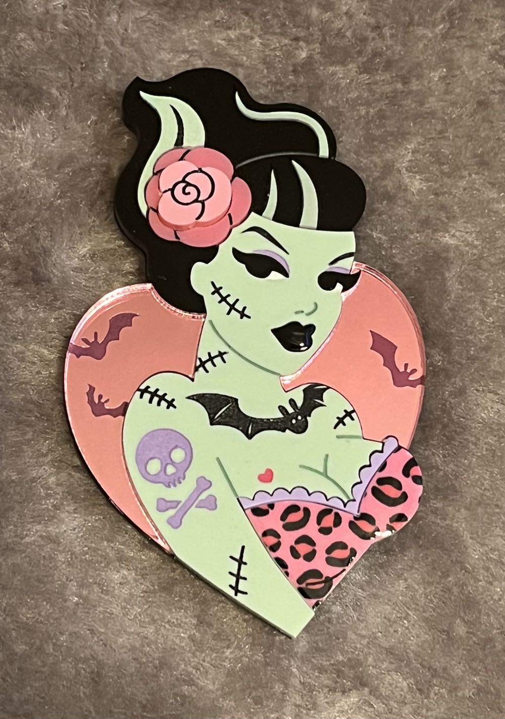 TMOMJ - Undead Delila (statement size) - Brooch pin collectible - Main Image 4