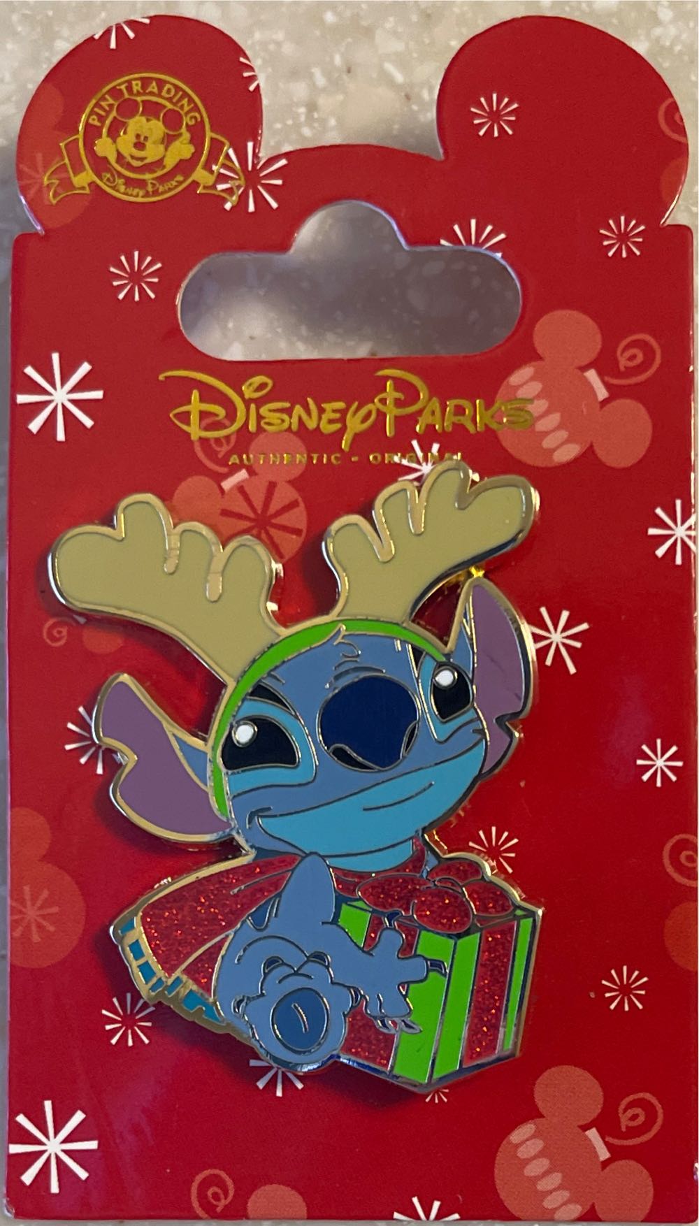 Stitch With Christmas Gift  pin collectible [Barcode 400020398277] - Main Image 1