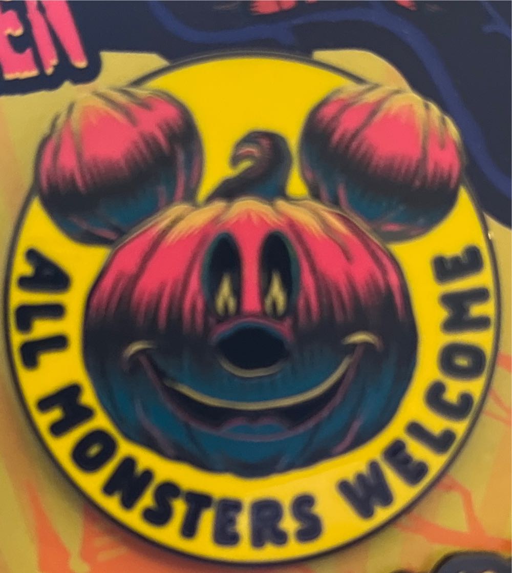 Happy Halloween  pin collectible [Barcode 400959019441] - Main Image 2