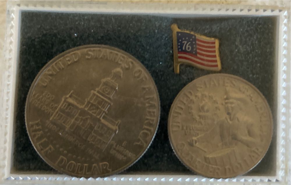 Bicentennial: We The People 200 - Lapel Pin pin collectible - Main Image 2