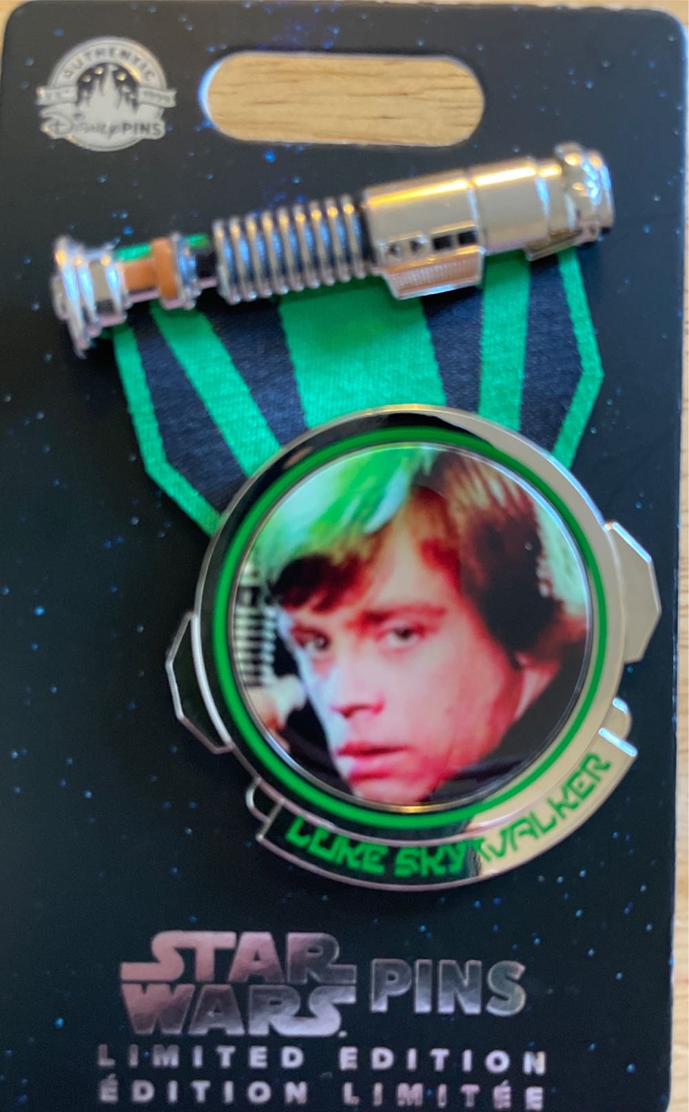 Luke Skywalker Limited Edition  pin collectible [Barcode 400960068049] - Main Image 2