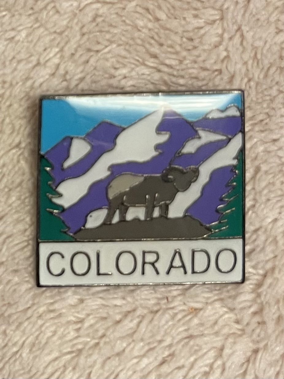 HKO 2018 Snow Buddies Pin Set 