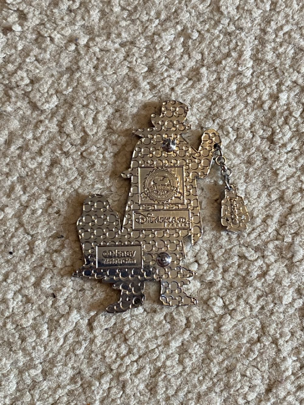 Fantôme Manor - Hatbox Ghost - Hard Enamel pin collectible [Barcode 2078010230227] - Main Image 2