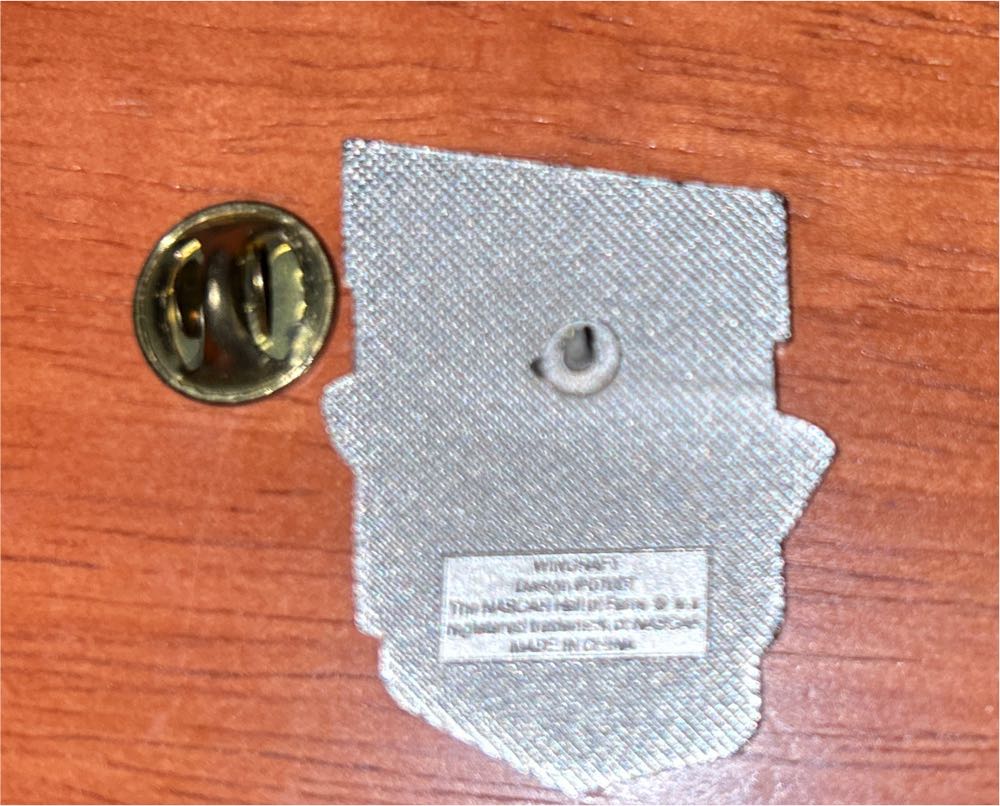 Nascar Hall Of Fame Charlotte - Enameled cloissonné pin collectible - Main Image 2