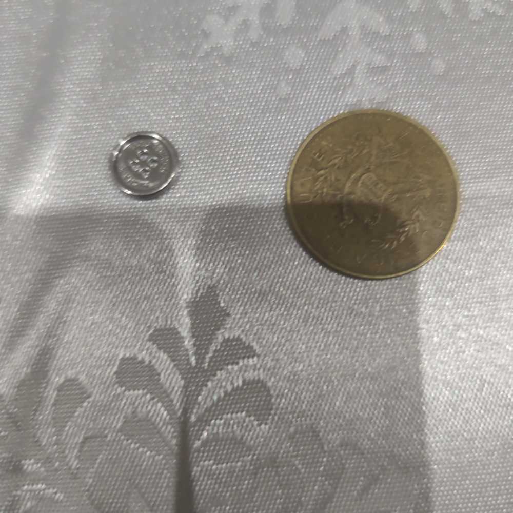 Gris - Button Pin pin collectible - Main Image 2