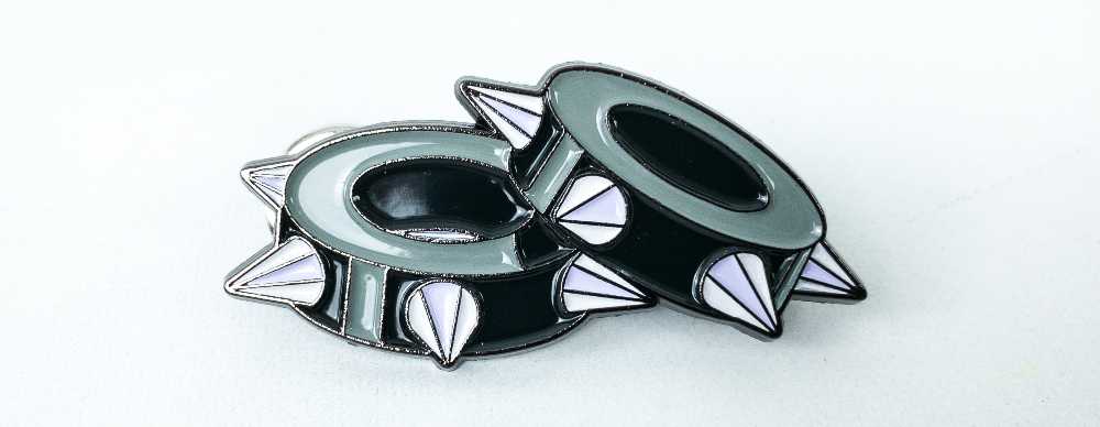 Chun-Li Bracers Pin - Hard Enamel pin collectible [Barcode 757347486034] - Main Image 2