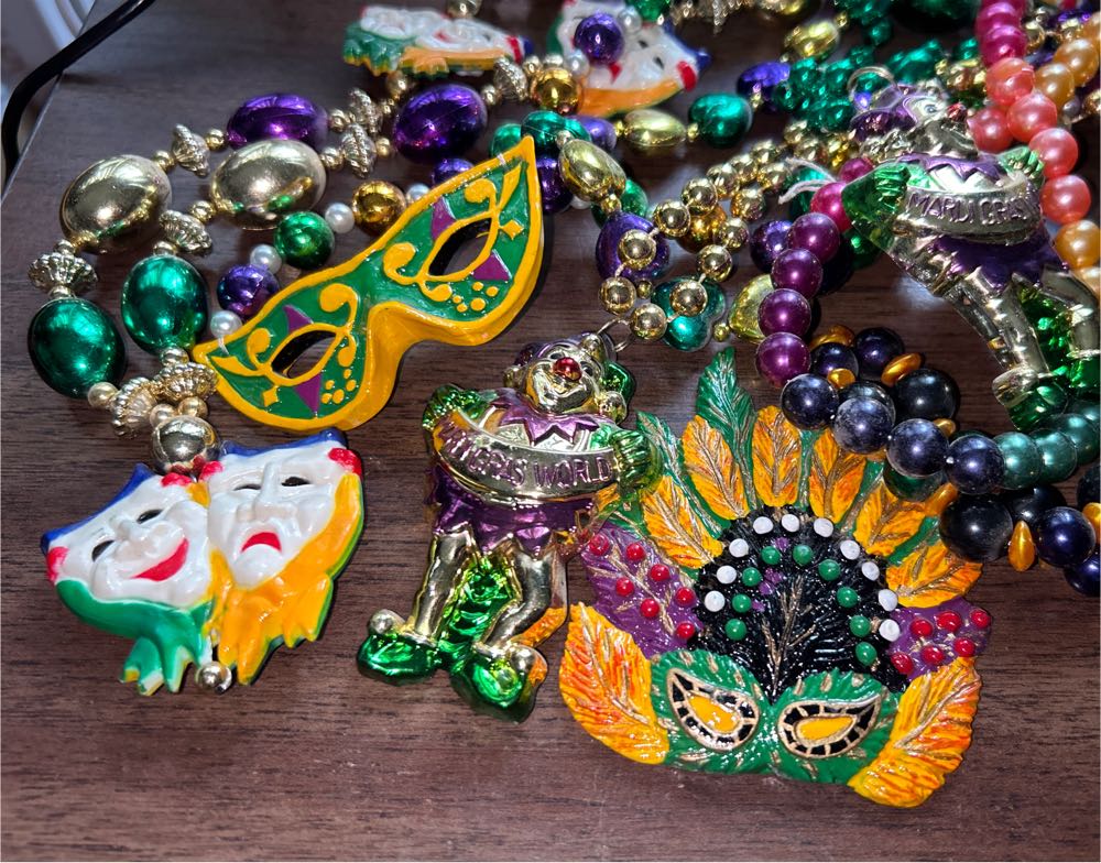 Destination: Mardi Gras, NO, LA  pin collectible - Main Image 3