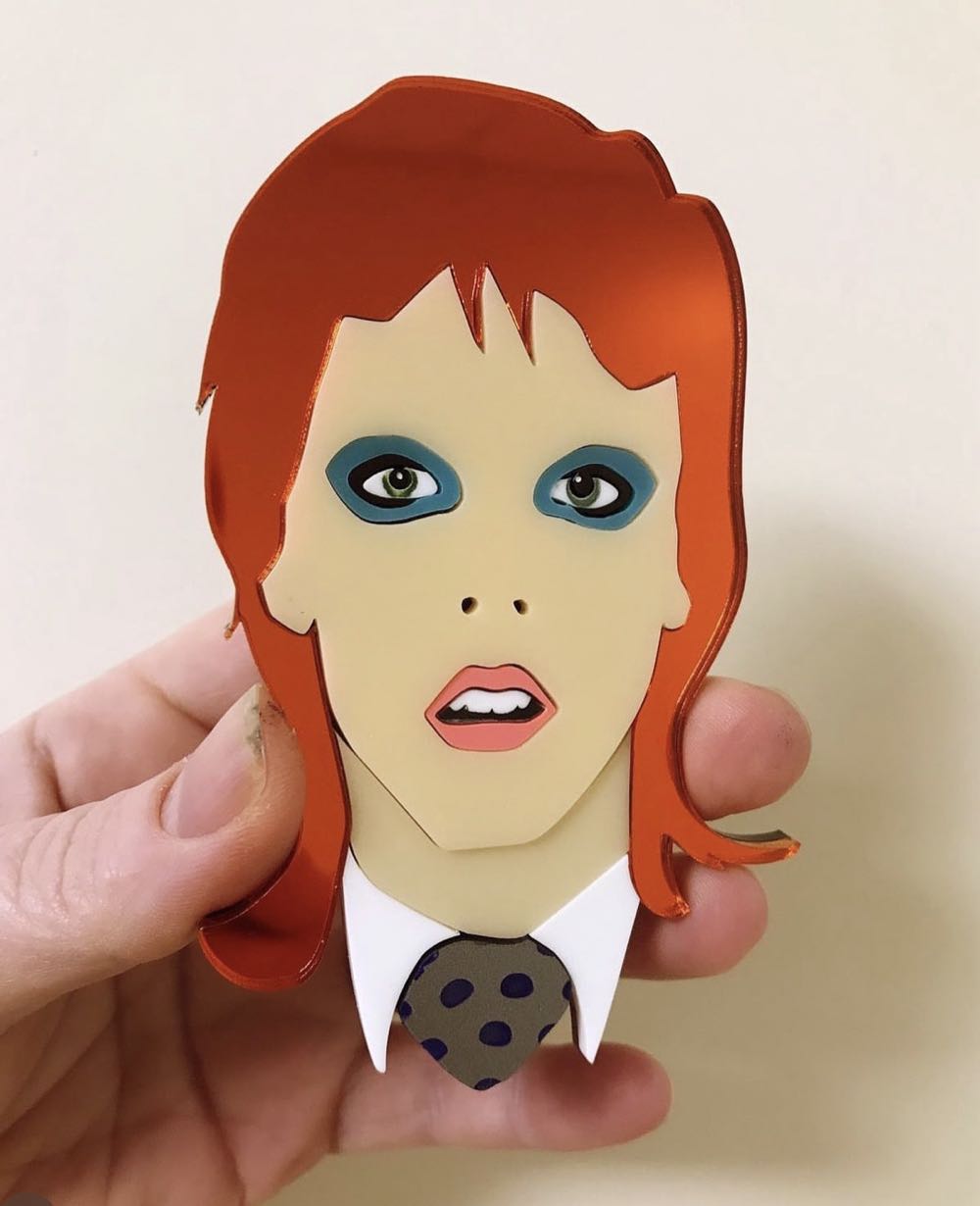 Lou Taylor - Life on Mars (David Bowie) - Brooch pin collectible - Main Image 2