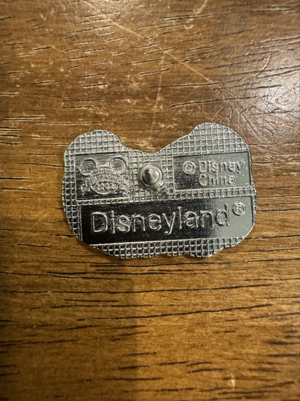 Mickey Heart Hands, Disneyland  pin collectible - Main Image 2