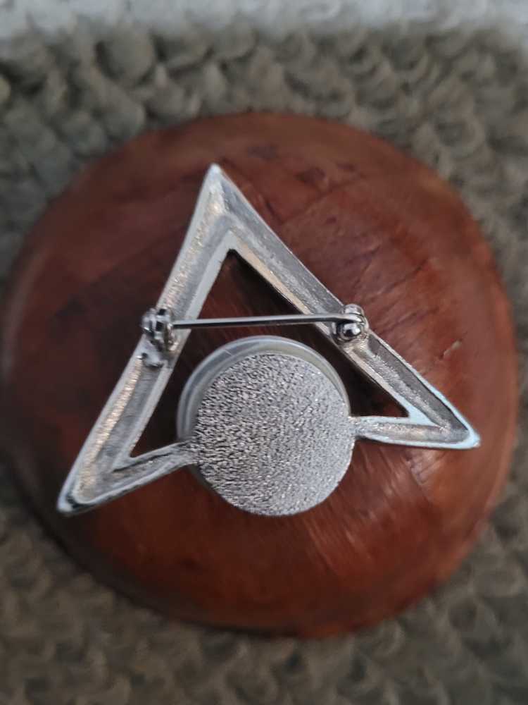 Triangle Pearl  pin collectible - Main Image 2