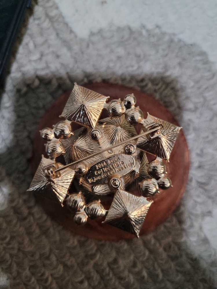 Square Ruby  pin collectible - Main Image 3