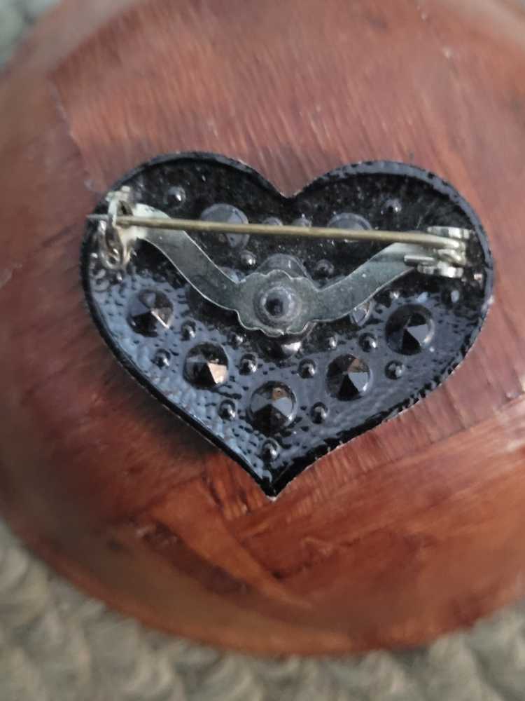 Black Diamond Heart  pin collectible - Main Image 2