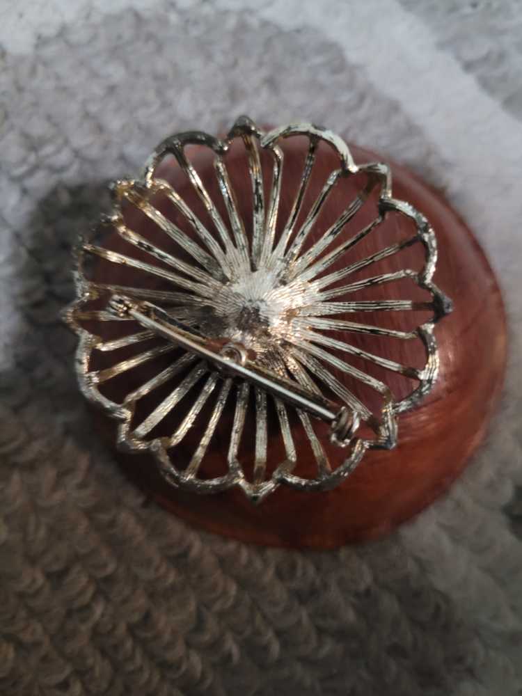 Flower  Pearl  pin collectible - Main Image 2
