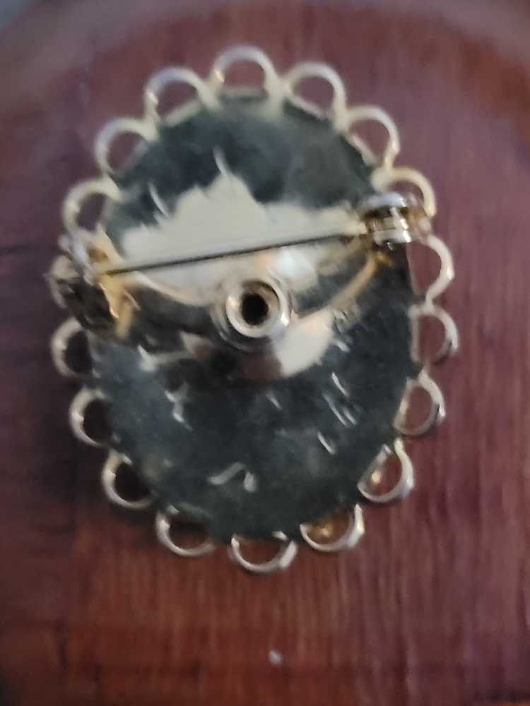 Girl  pin collectible - Main Image 2