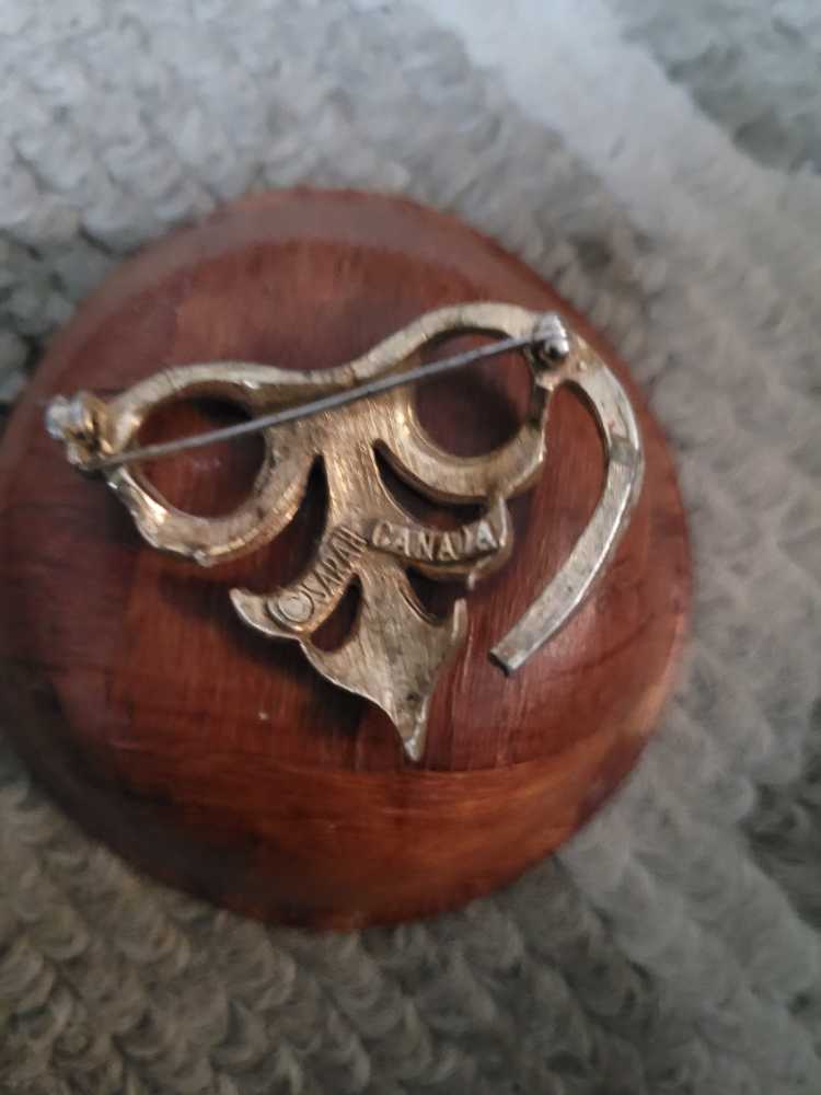 Symbol  pin collectible - Main Image 2