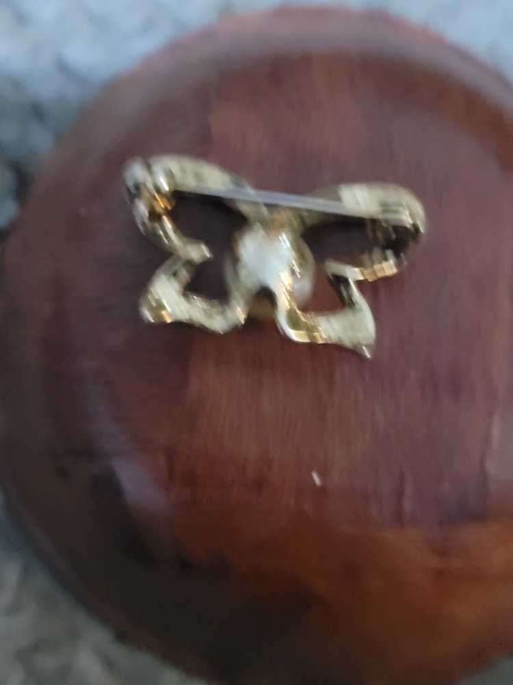 Butterfly Pearl   pin collectible - Main Image 2