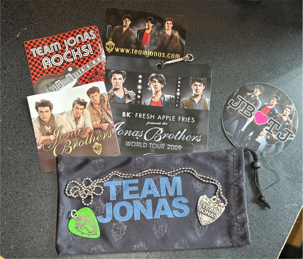 D&B Roulade Button Pin Set 1