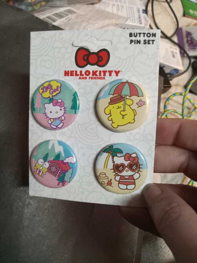 Hello Kitty Set Button Sanrio  pin collectible [Barcode 794187093220] - Main Image 2