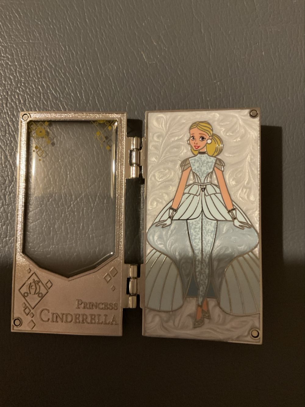 Ultimate Princess Collection - Cinderella - Daria Vinogradova - Ltd Edition  pin collectible - Main Image 2